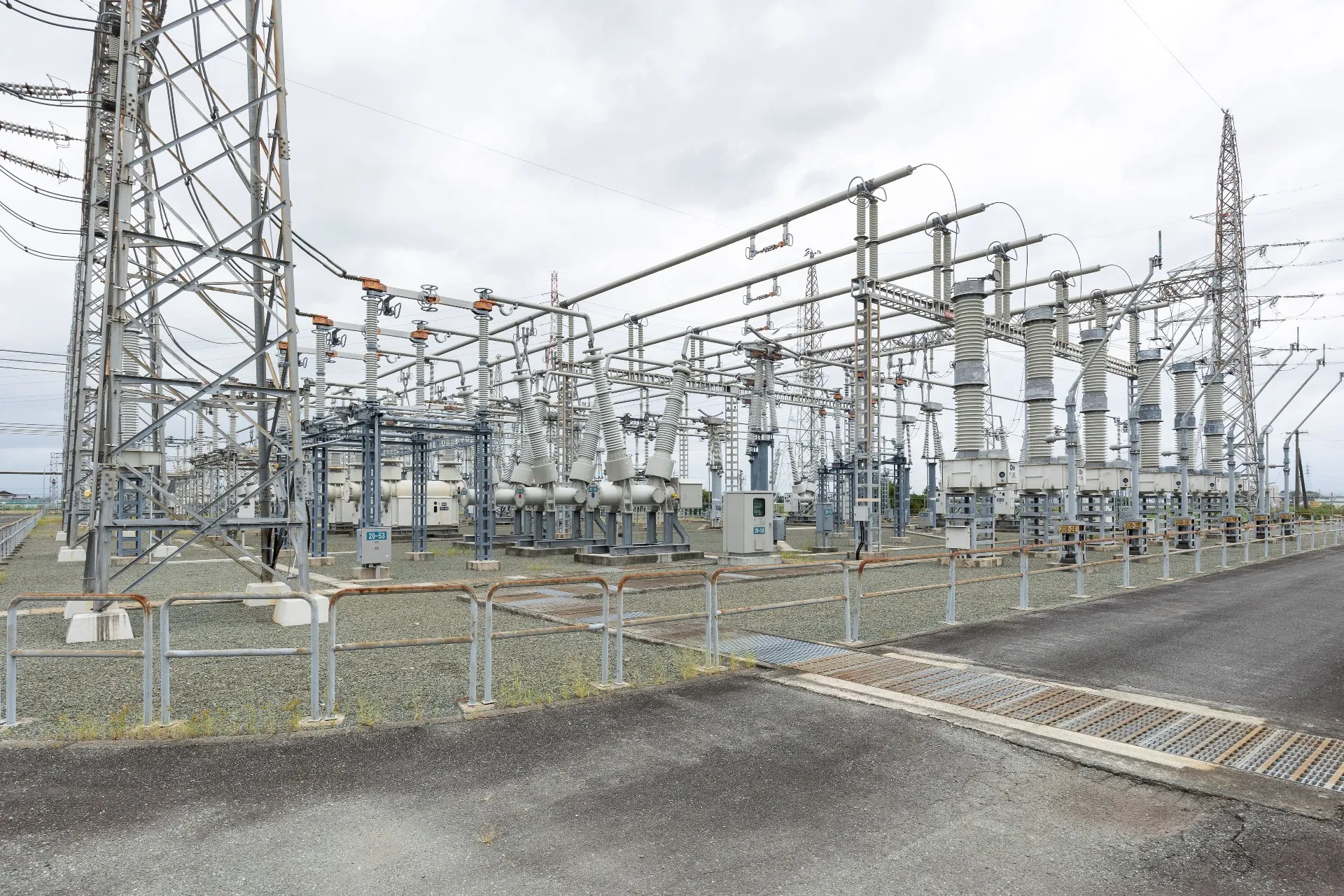 変電所敷地内